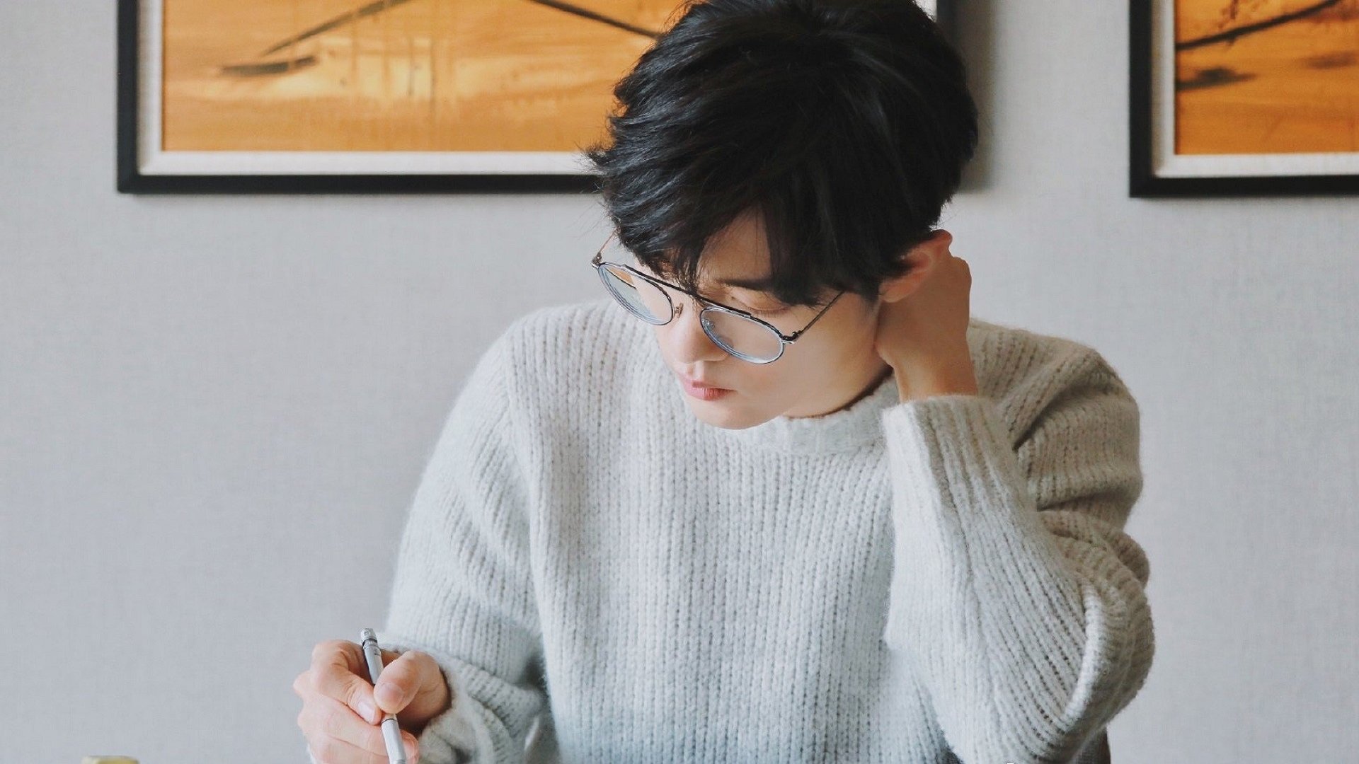 在总决赛关键时刻，库里连续命中三个远距离三分，最关键时刻的“天外飞仙”！