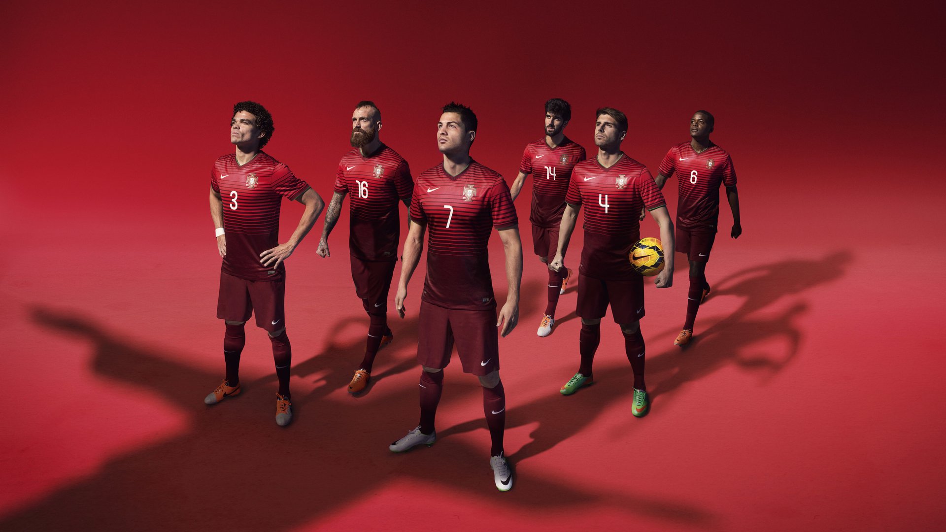 “足球场景结合智能交通系统，推动体育旅游发展”，智能化足球场